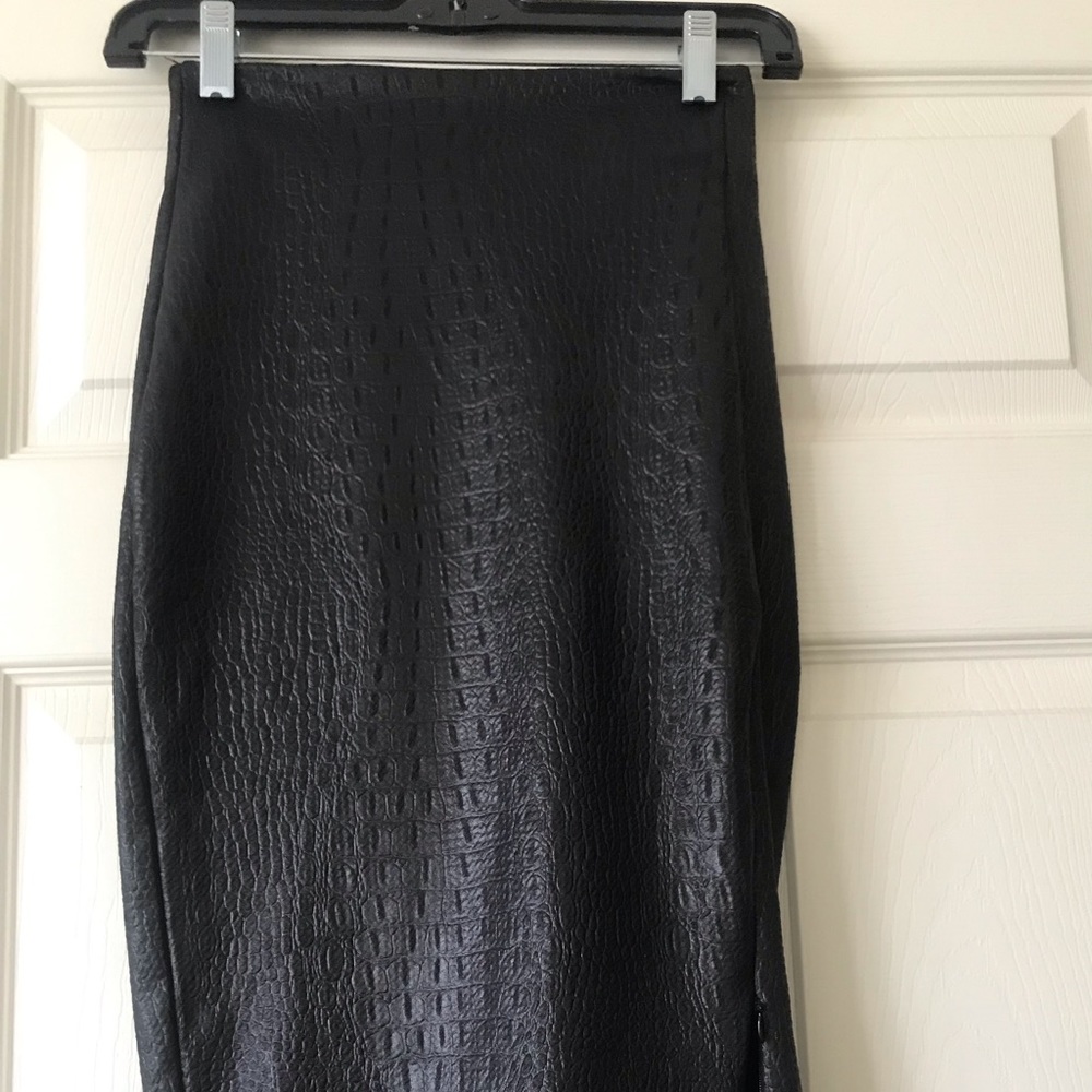ASTR the Label - Black Faux Snakeskin Pencil Skirt